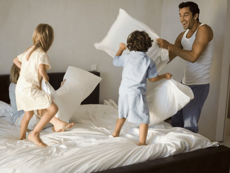 Padre con niños
