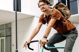 hombre en bicicleta
